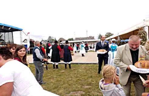Sołtysi podzielili się chlebem z mieszkańcami
