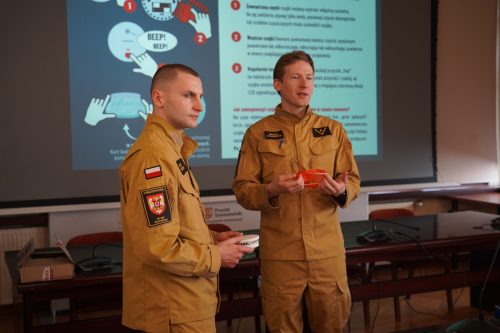 6b61ed85-89f3-44b2-a145-0d2da9d93450