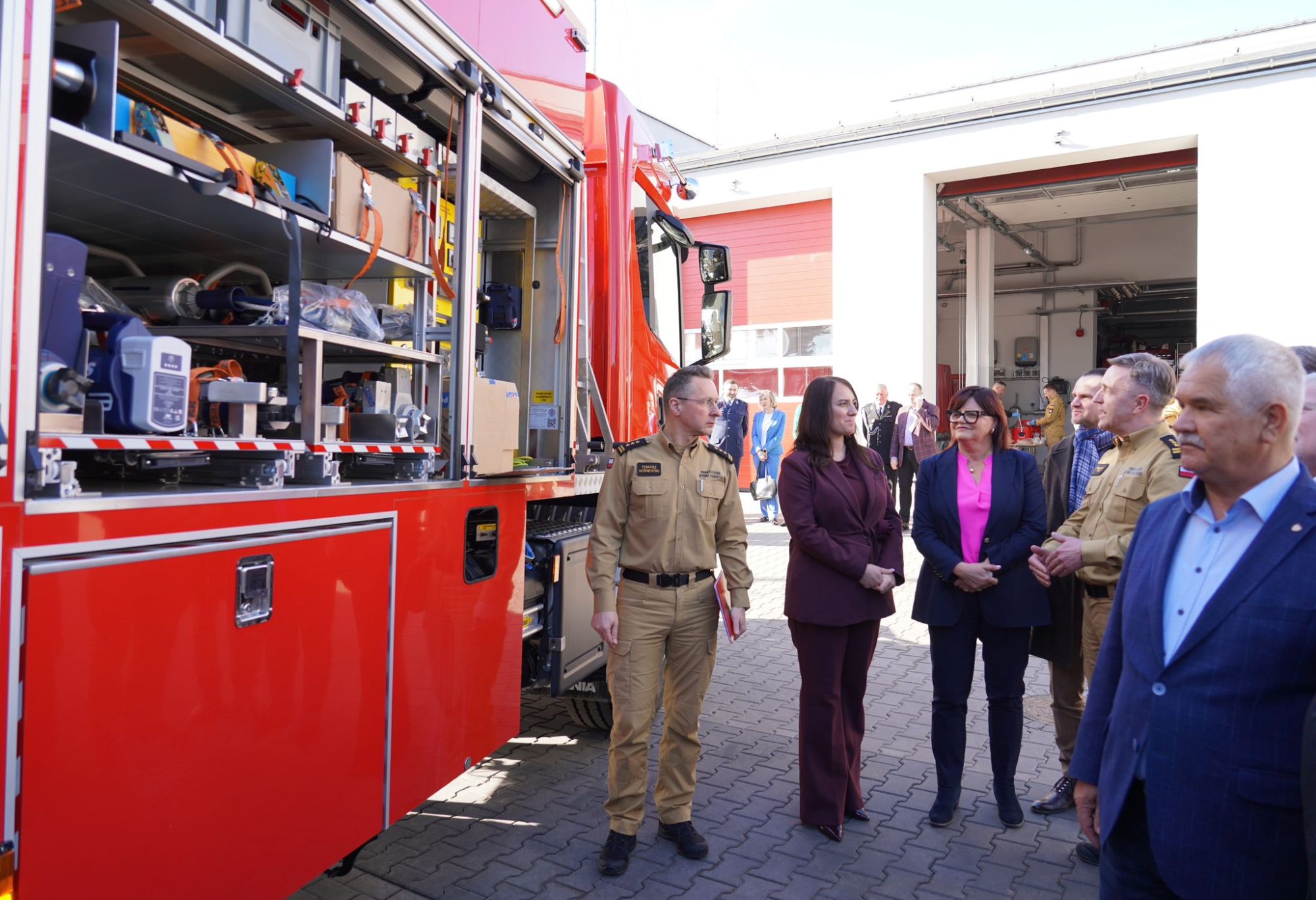 7fc6625a-8c79-46c4-98a6-d9a670ca1973