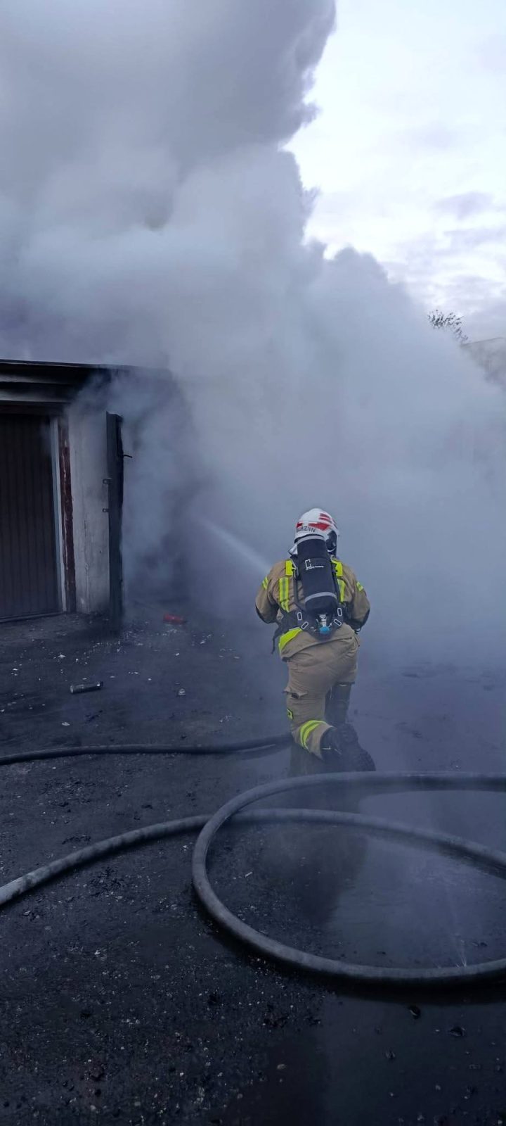 pozar-garazu-wronki-luty-2026-0007