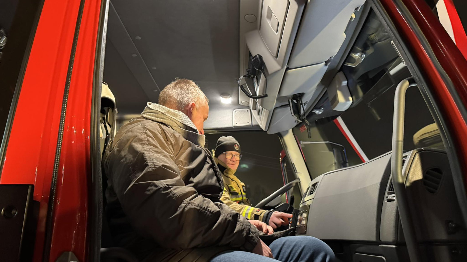 przekazanie-wozow-Pniewy-2026-0044