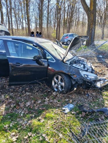 b45ee9ef-c7fa-45d9-83de-8d0715fa8f37